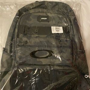 Street skate oakley backpack green camouflage